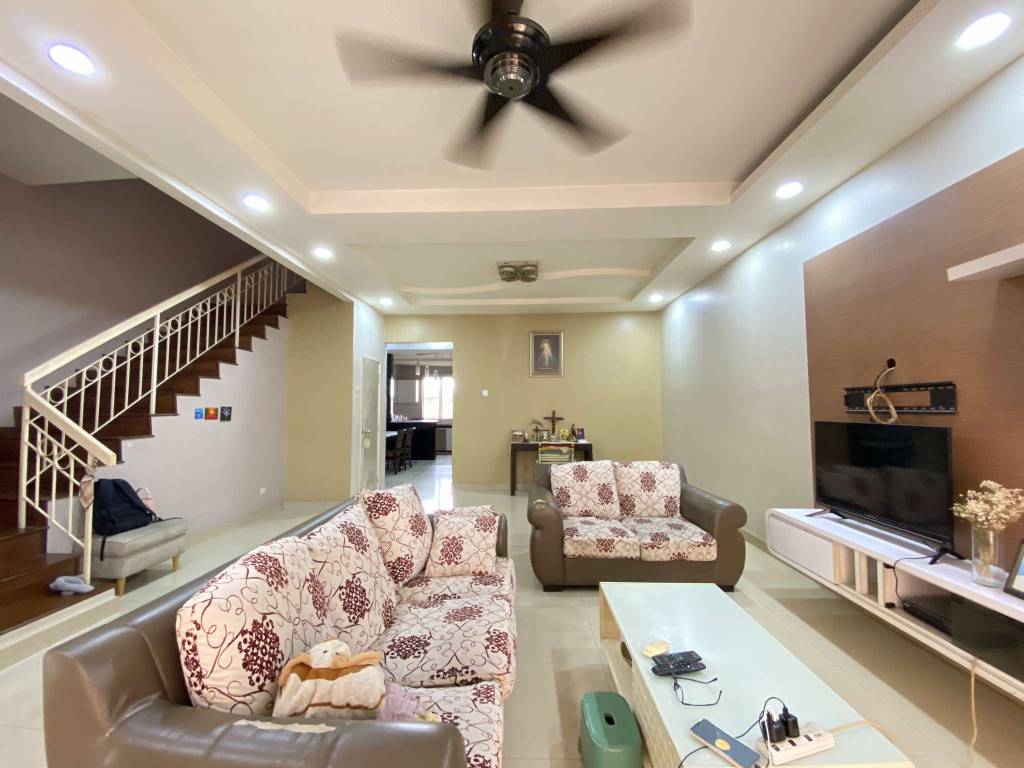Indah Elite Kemuning Utama House by Emily - photo 2