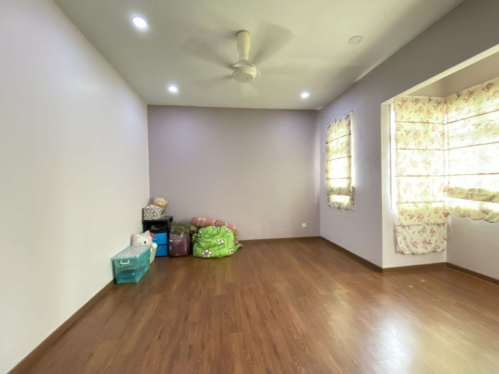 Indah Elite Kemuning Utama House by Emily - photo 10