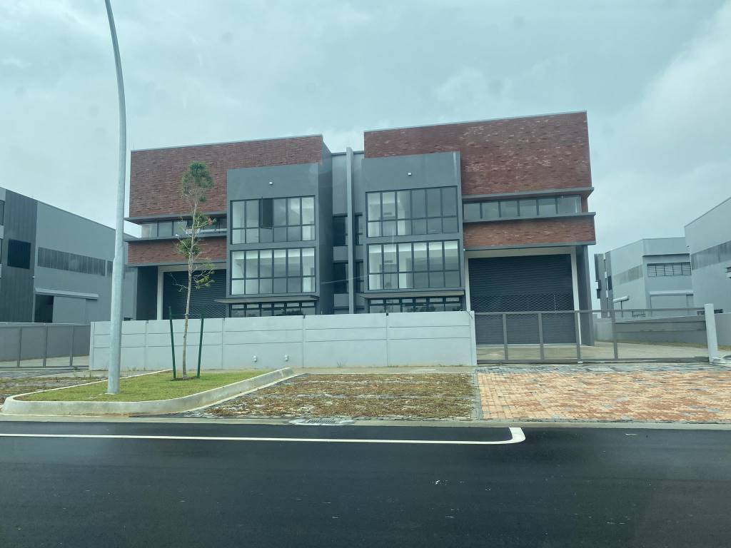 70x160 SemiD Factory Elmina Business Park by Emily - photo 2