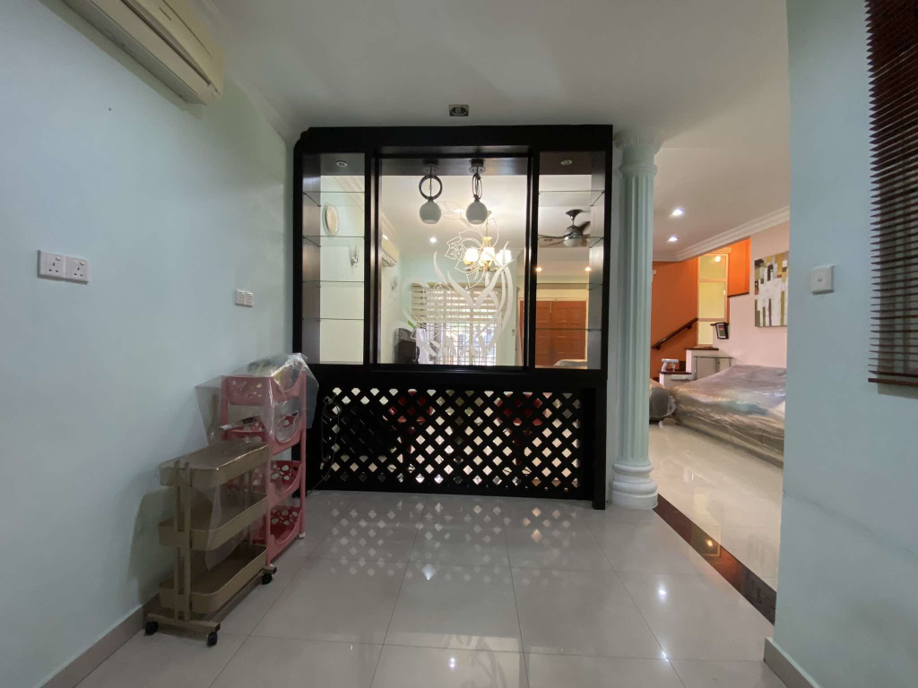 Jln Ubin House Bkt Jelutong by Emily - photo 4