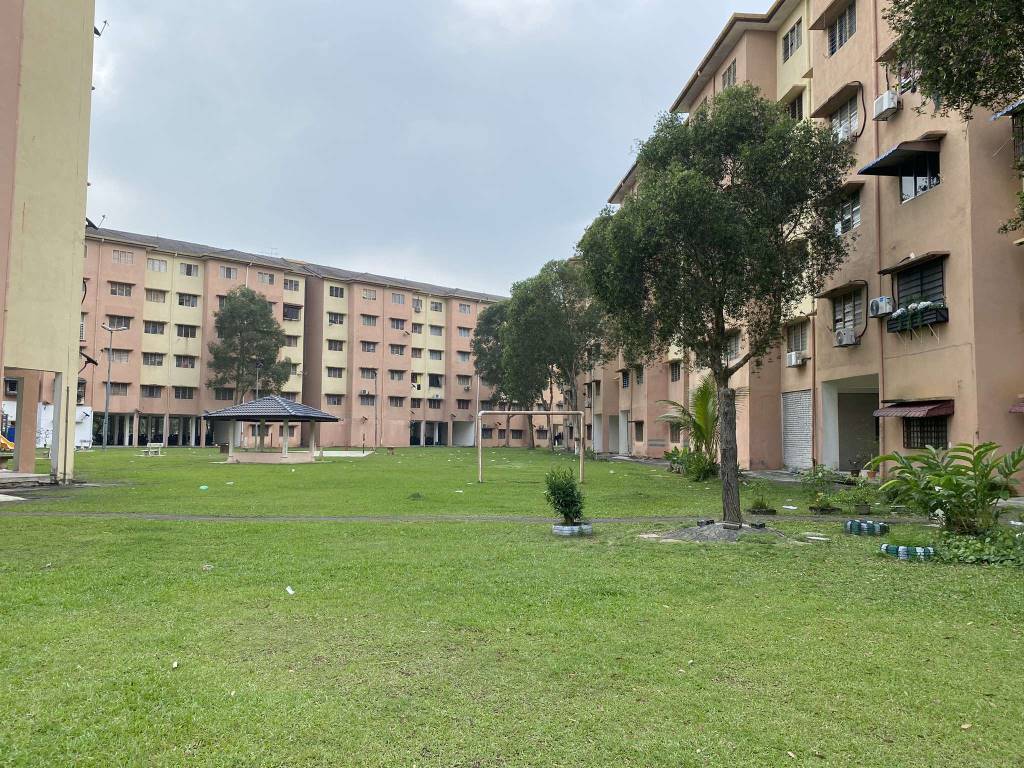 PKNS Flat Sek 7 Shah Alam by Emily - photo 1