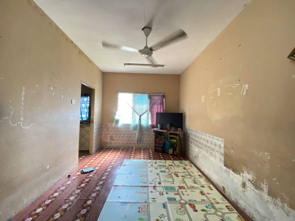 PKNS Flat Sek 7 Shah Alam by Emily - photo 2