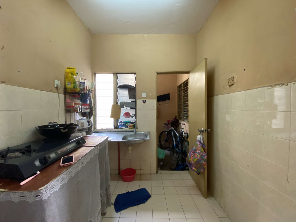 PKNS Flat Sek 7 Shah Alam by Emily - photo 3