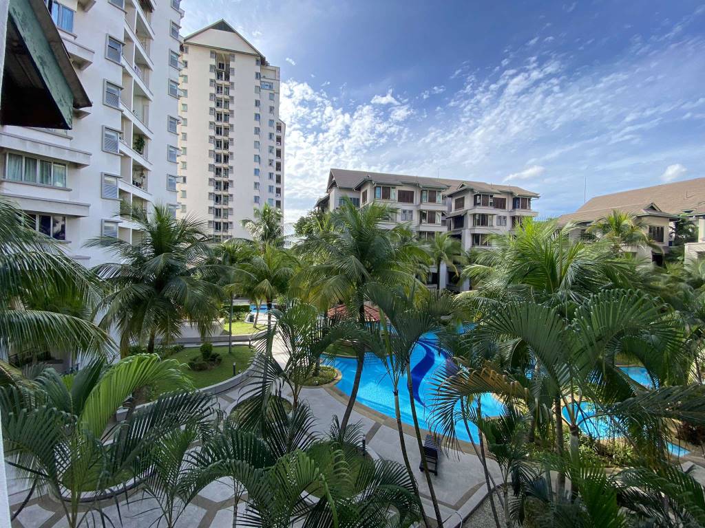 Riana Green Condo Tropicana by Emily