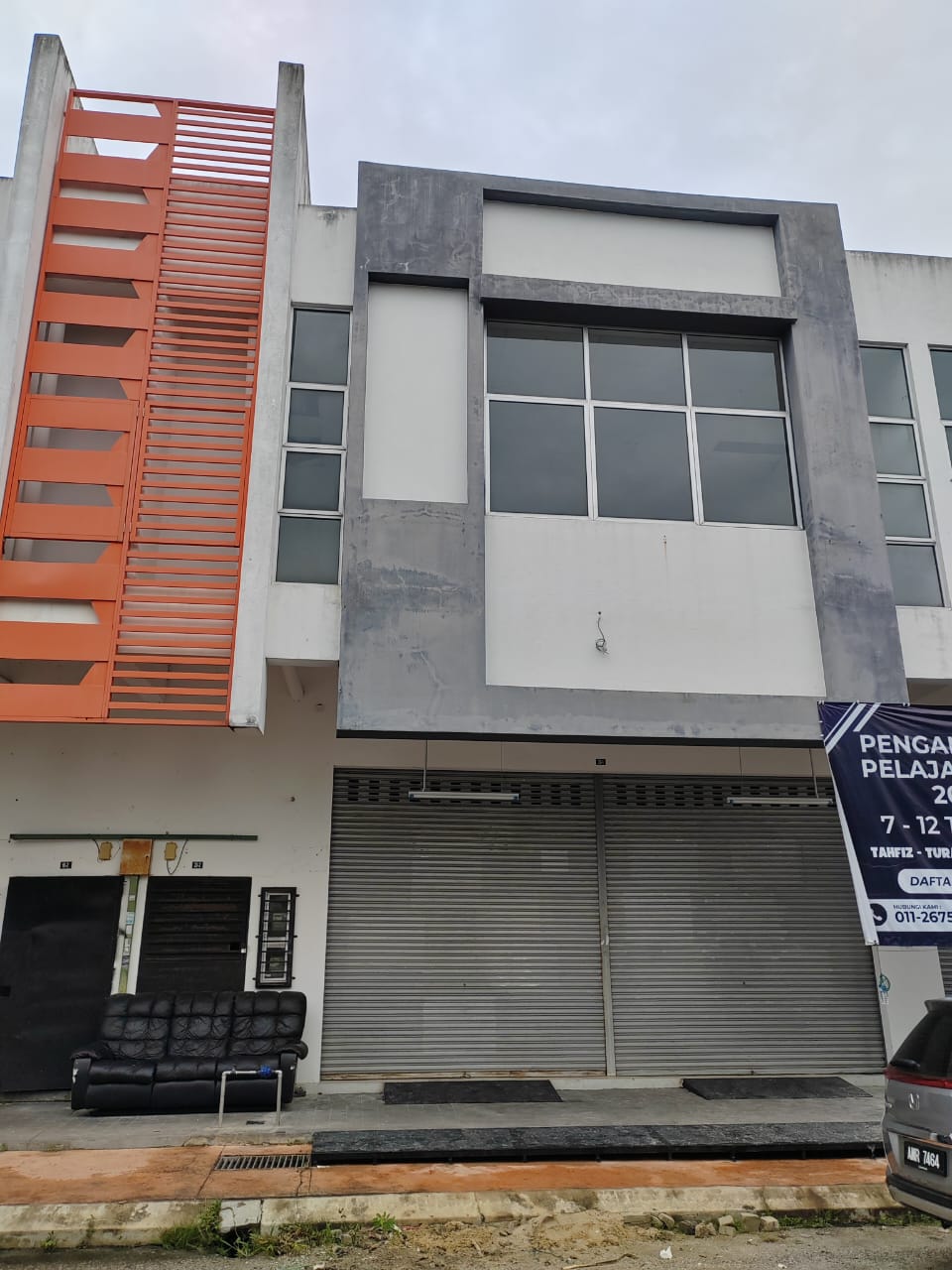 Facing Mainroad Jalan Puncak Alam Jaya Ground 1st - photo 3