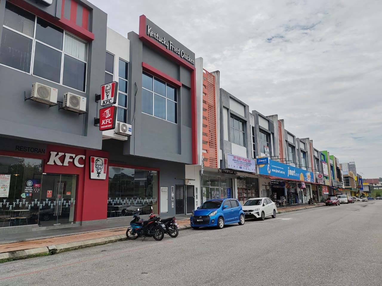 Facing Mainroad Jalan Puncak Alam Jaya Ground 1st - photo 4