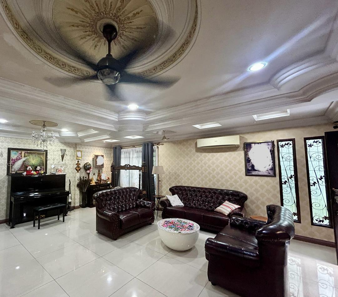 6090 Corner House Sek 7 by Josephine