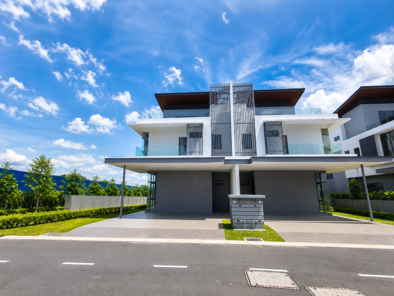 6280 2605 Semi D Broadleaf Residence by Josephine - photo 2