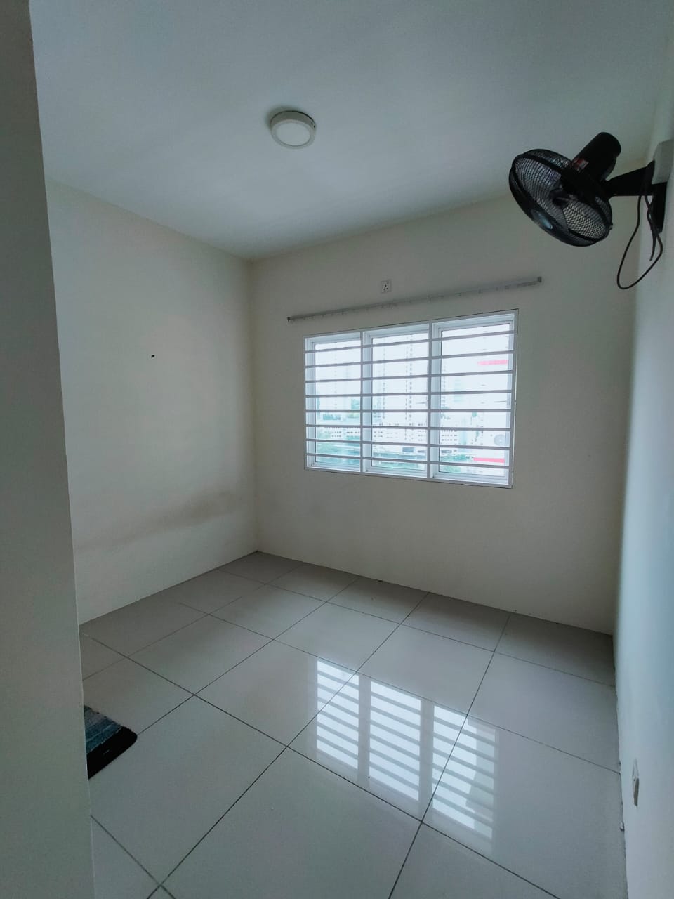 Imperial Residence, Jln Mas Utama, Tmn Sri Aman, - photo 2