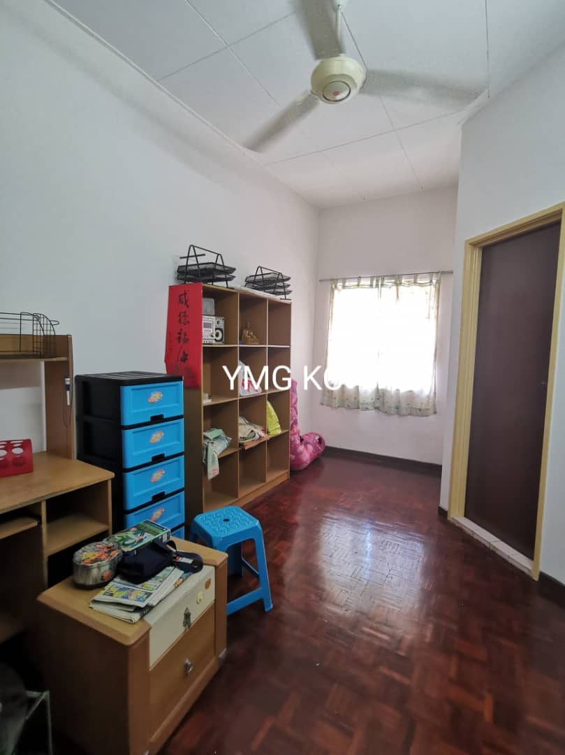 Partial furnish Endlot Double storey Taman Sentosa - photo 4