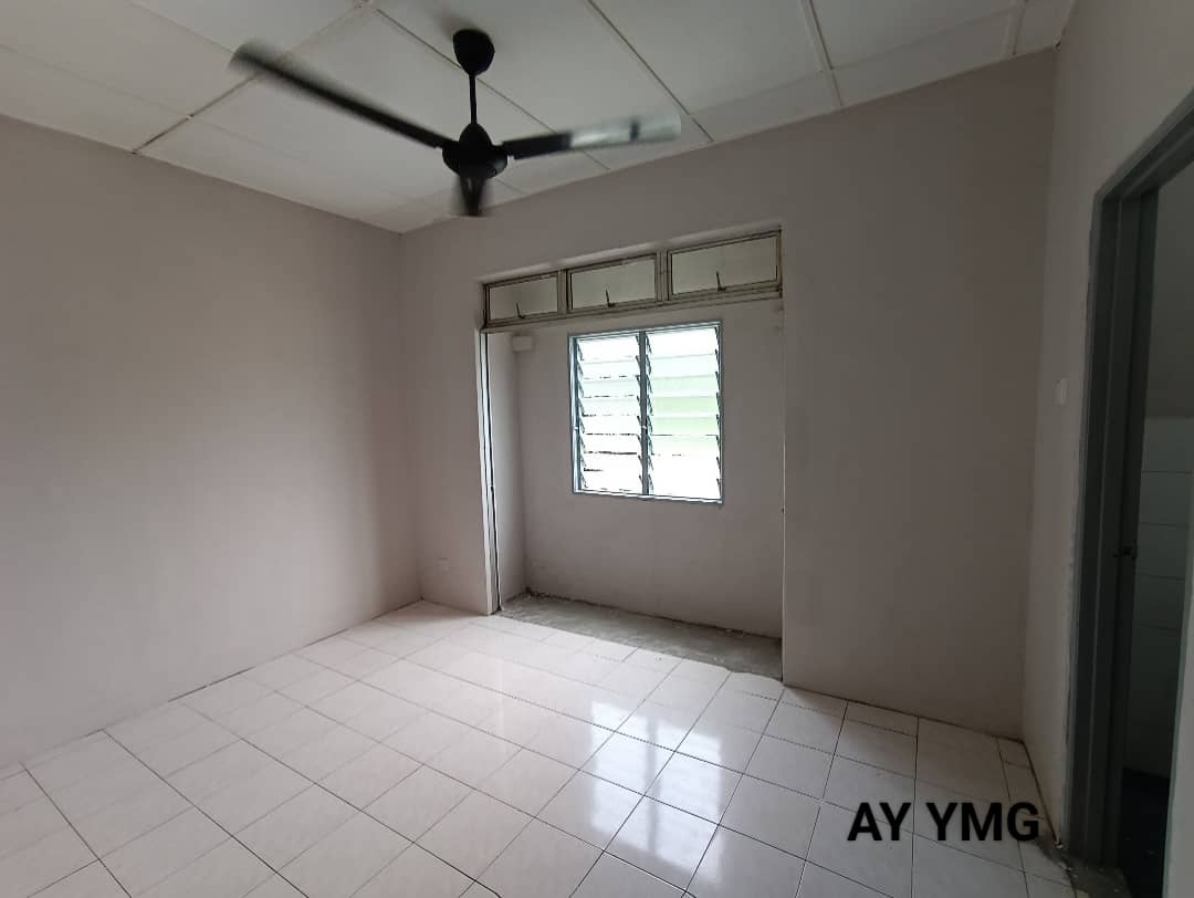 Double storey house Westport Pulau Indah Klang - photo 5