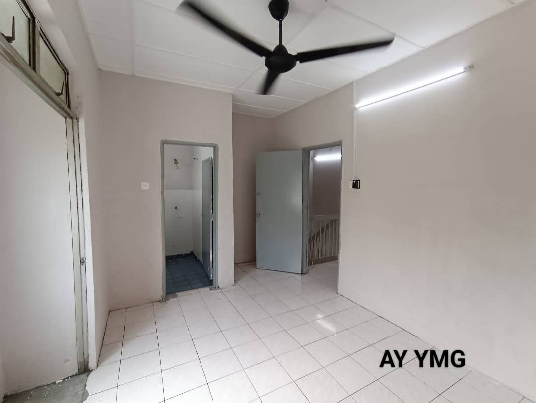 Double storey house Westport Pulau Indah Klang - photo 9