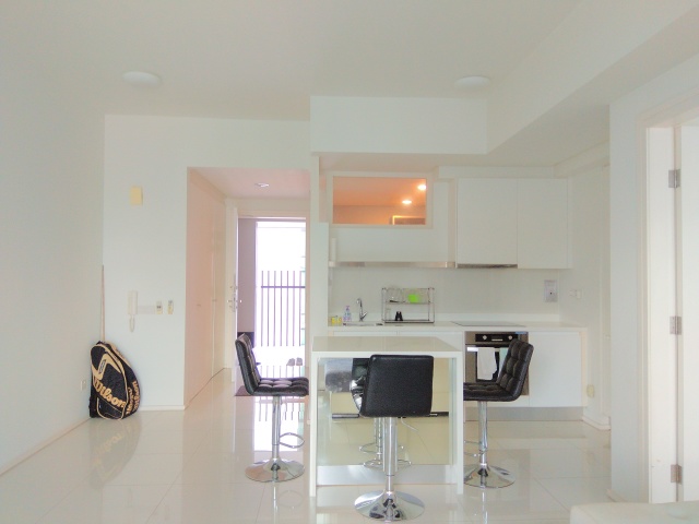 HAMPSHIRE PLACE KLCC 2 BEDROOM UNIT HIGH FLOOR - photo 2