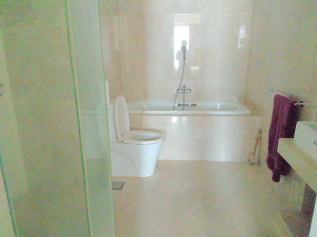 HAMPSHIRE PLACE KLCC 2 BEDROOM UNIT HIGH FLOOR - photo 5