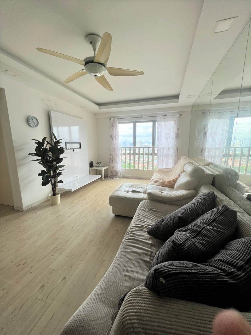 Actual Axis Residence