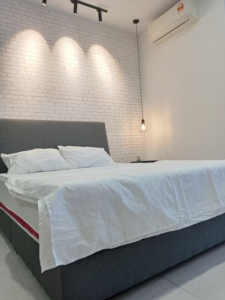 Fully Furnished Queensville Condo 2 Carpark - photo 6