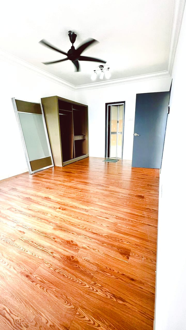 Huge Corner Condominium Platinum Lake Pv12 Setapak - photo 12
