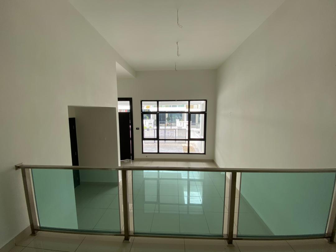 STRAMAX RESIDENCE , 3 STOREY TERRACE - photo 3