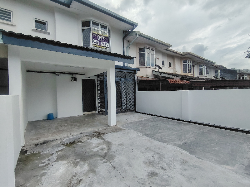 Double Storey Terrace House Jalan Anggerik, Bukit Sentosa  - photo 3