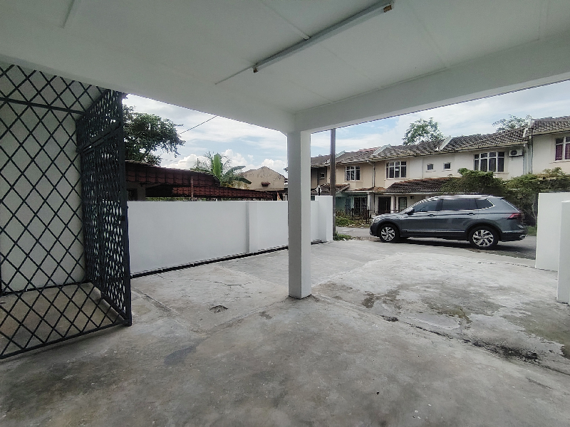 Double Storey Terrace House Jalan Anggerik, Bukit Sentosa  - photo 4