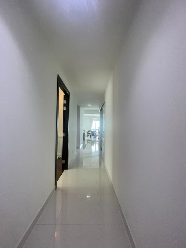 GURNEY PARAGON WEST TOWER - photo 2