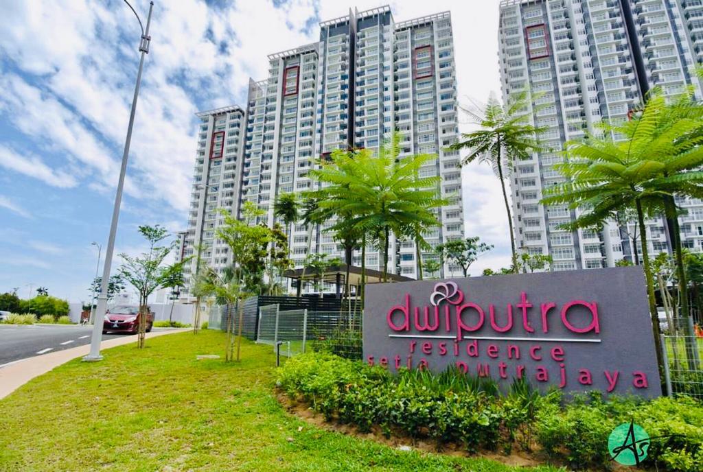 FULLY FURNISHED CONDOMINIUM AT PUTRAJAYA - photo 1