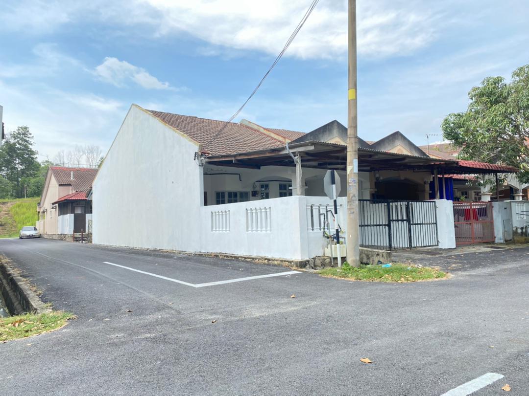 1 STOREY ENDLOT HOUSE BANDAR PUNCAK ALAM - photo 2