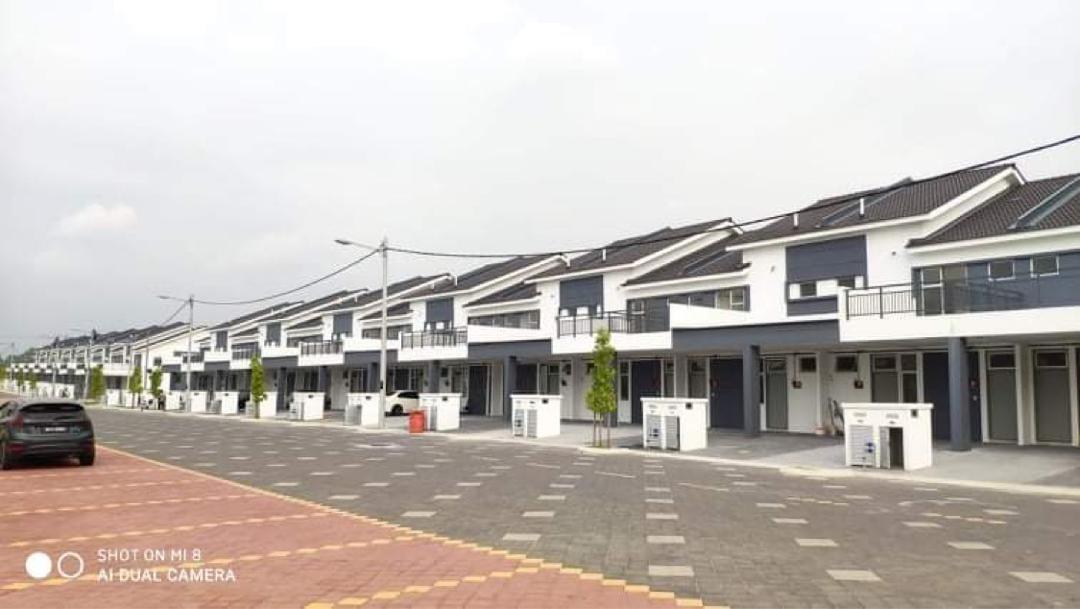 UPPER FLOOR-TOWNHOUSE SIMFONI PERDANA PUNCAK ALAM - photo 1