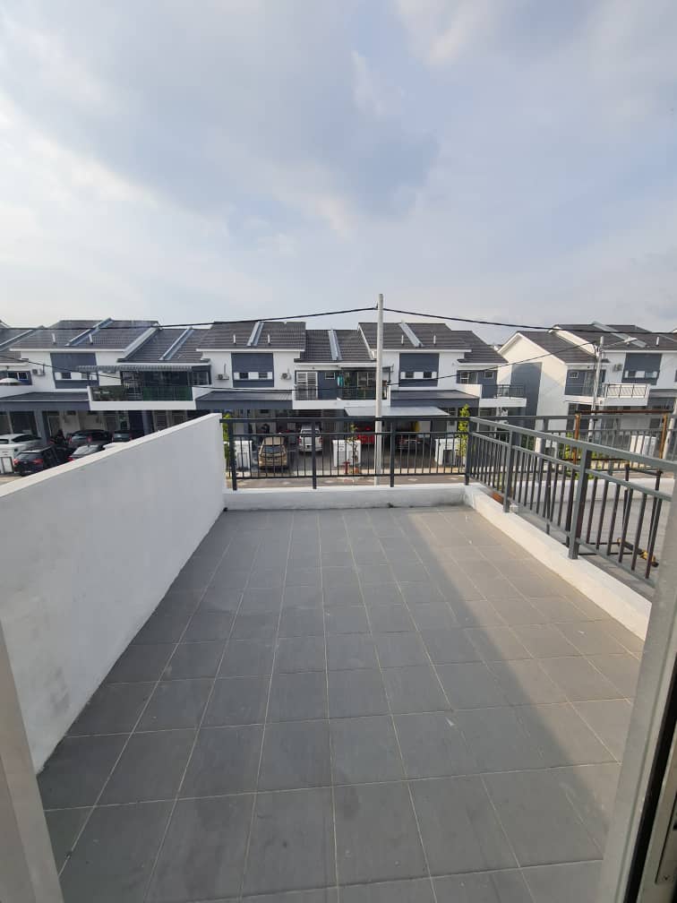 UPPER FLOOR-TOWNHOUSE SIMFONI PERDANA PUNCAK ALAM - photo 3