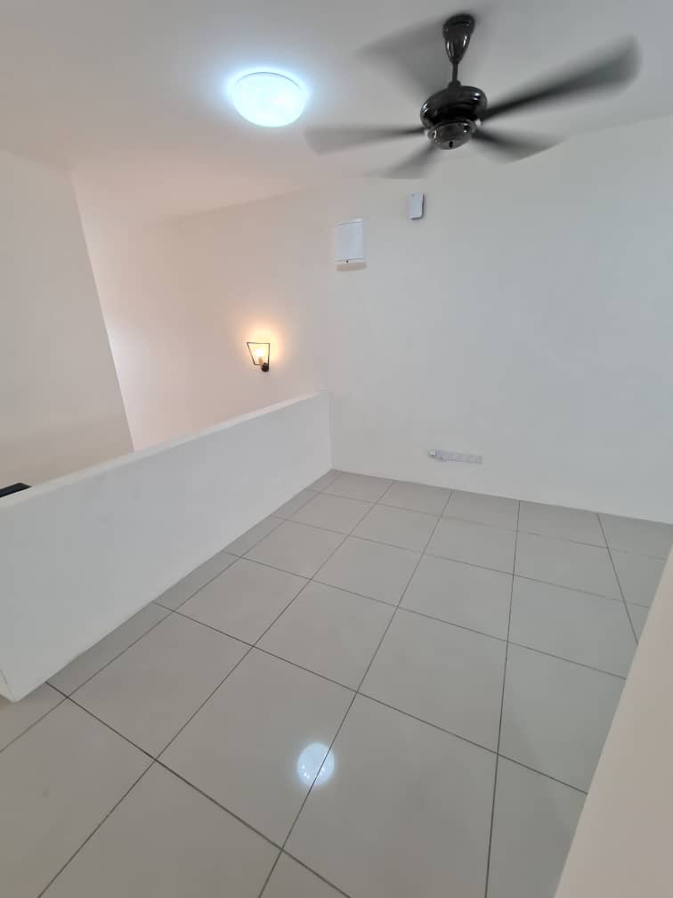 UPPER FLOOR-TOWNHOUSE SIMFONI PERDANA PUNCAK ALAM - photo 5