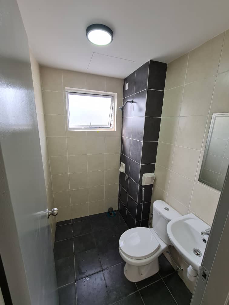 UPPER FLOOR-TOWNHOUSE SIMFONI PERDANA PUNCAK ALAM - photo 7