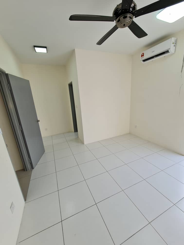 UPPER FLOOR-TOWNHOUSE SIMFONI PERDANA PUNCAK ALAM - photo 8