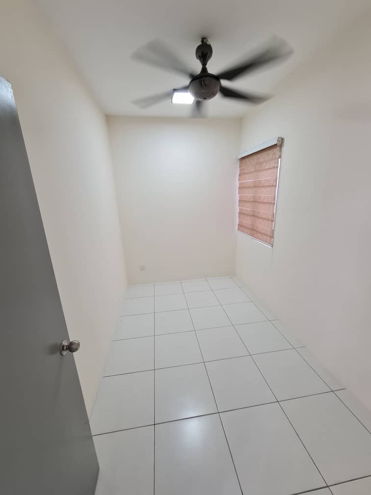 UPPER FLOOR-TOWNHOUSE SIMFONI PERDANA PUNCAK ALAM - photo 12