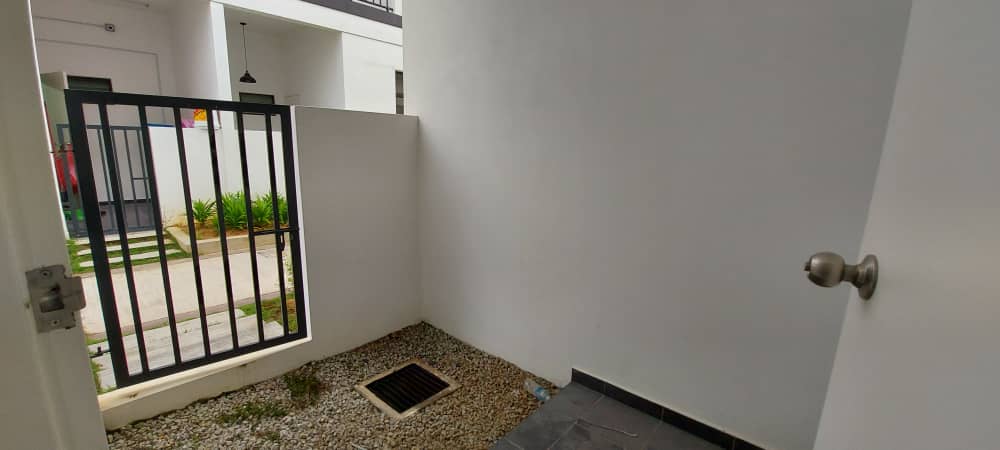 CORNER LOT 2 STOREY AVENHAM GARDEN PUNCAK ALAM - photo 8