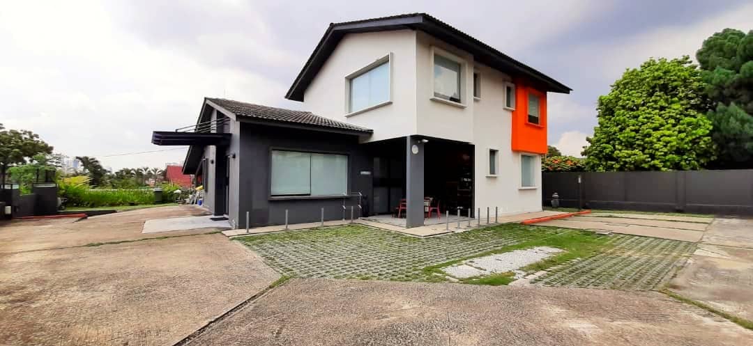 LARGE LAND AREA 2 STOREY BUNGALOW PETALING JAYA