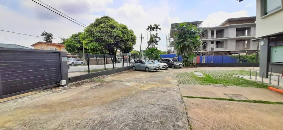 LARGE LAND AREA 2 STOREY BUNGALOW PETALING JAYA - photo 2
