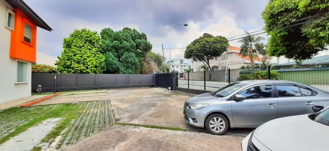 LARGE LAND AREA 2 STOREY BUNGALOW PETALING JAYA - photo 3