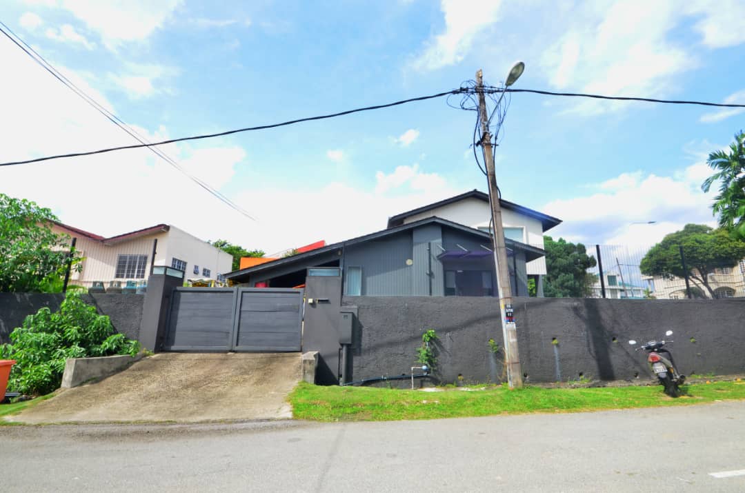 LARGE LAND AREA 2 STOREY BUNGALOW PETALING JAYA - photo 4
