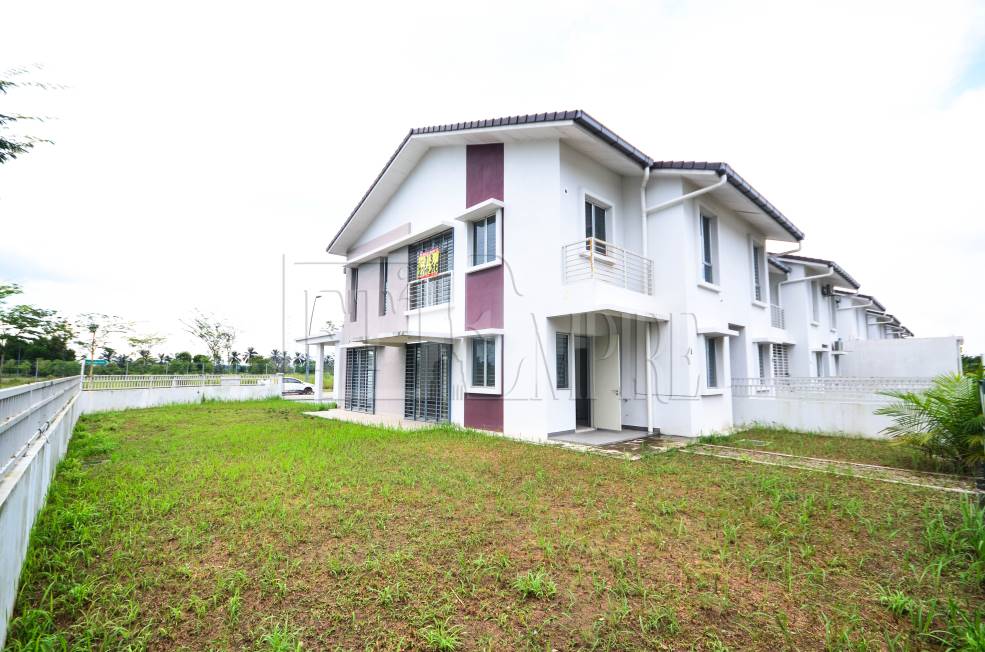 CORNER LOT 2 STOREY ELMINA GARDEN SHAH ALAM - photo 2