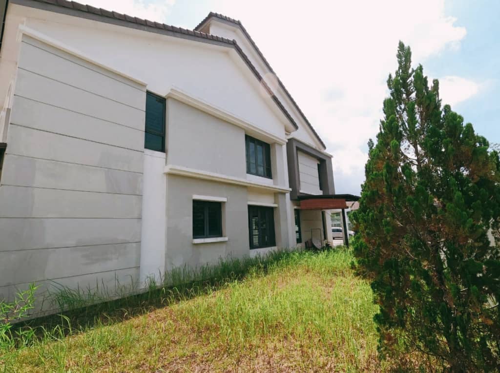 2 STOREY ENDLOT WITH SPACIOUS LAND ALAM IMPIAN - photo 3