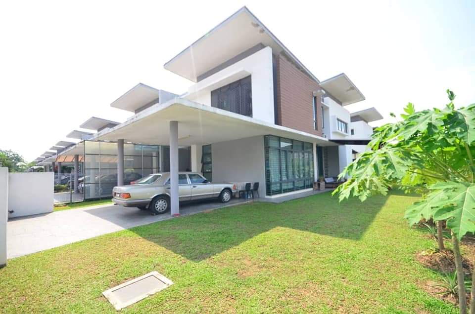 END LOT 2 STOREY SEMI D GARDEN VILLA SEK 7 SHAH AL