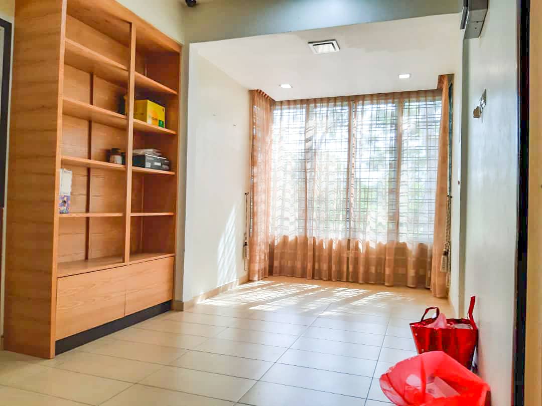 END LOT TEPI TASIK RENOVATED DOUBLE STOREY - photo 6
