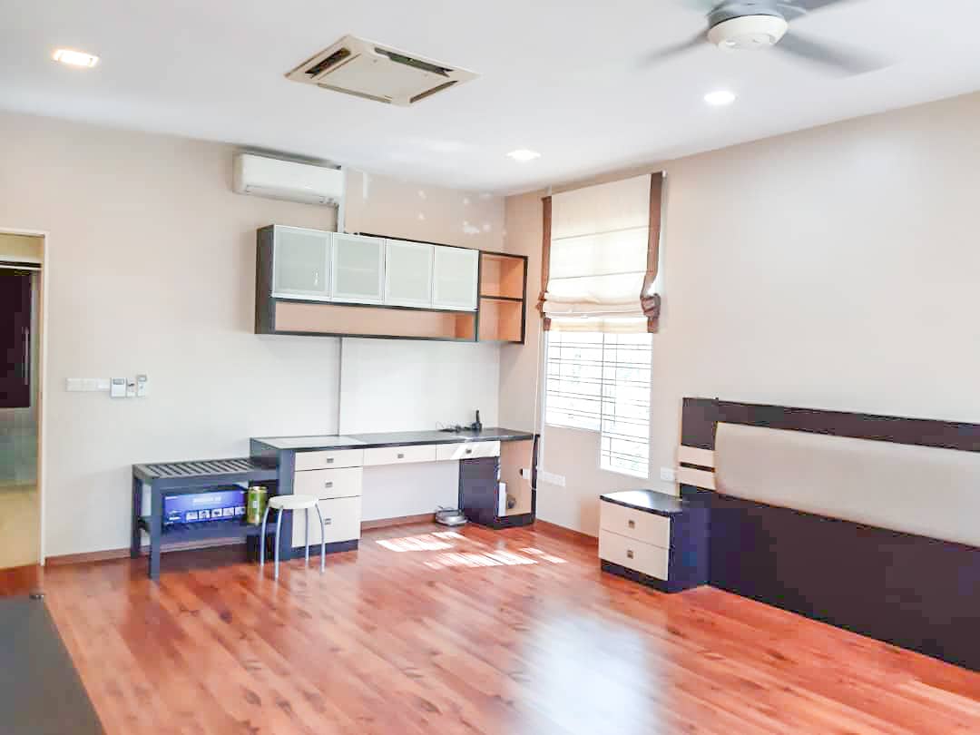 END LOT TEPI TASIK RENOVATED DOUBLE STOREY - photo 8