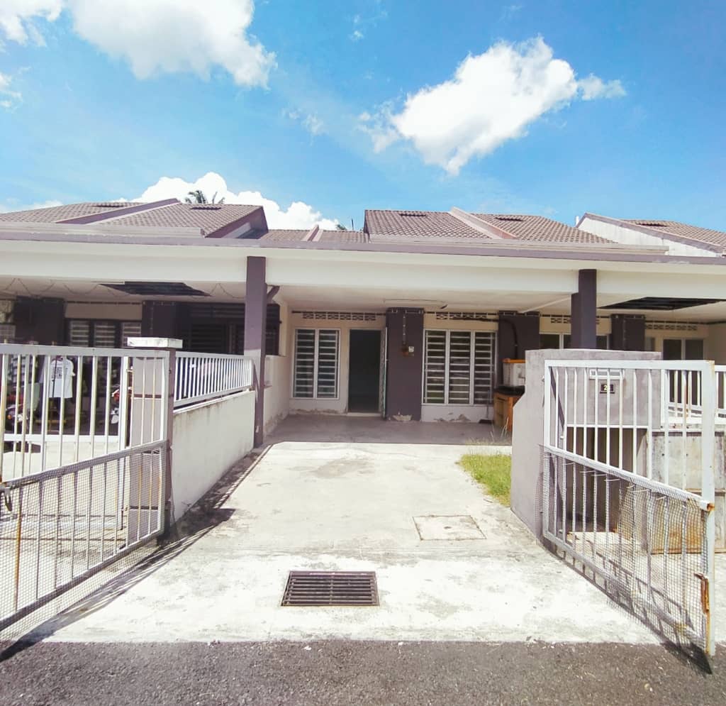 FREEHOLD, 1 STOREY TERRACE TELUK PANGLIMA GARANG - photo 2