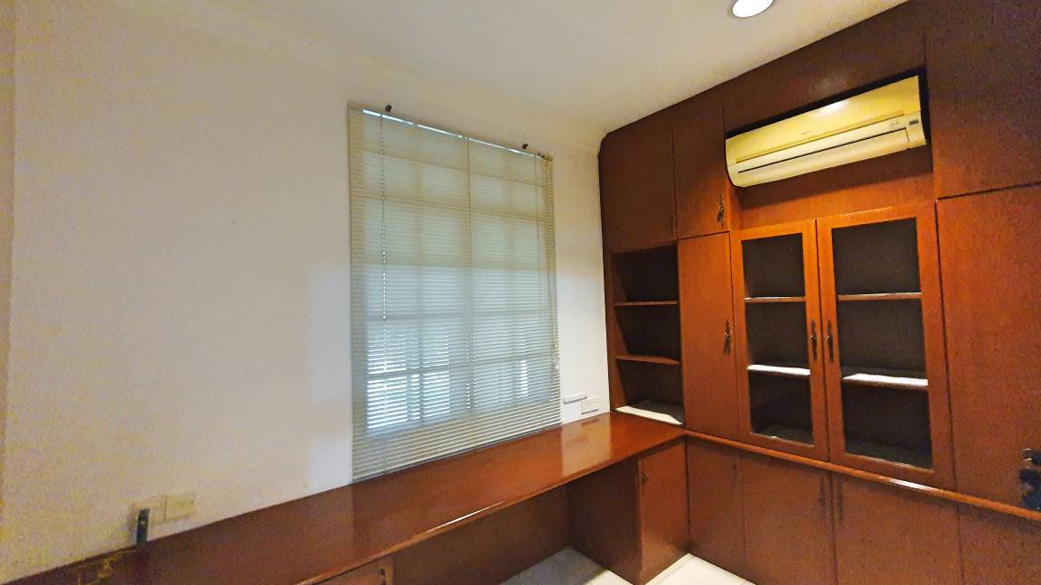 EXCLUSIVE BUNGALOW JALAN MIHRAB, BUKIT JELUTONG - photo 9