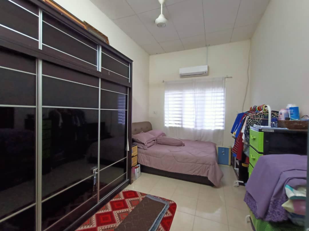 FREEHOLD, 1 STOREY ENDLOT AT SUNGAI PINANG KLANG - photo 4