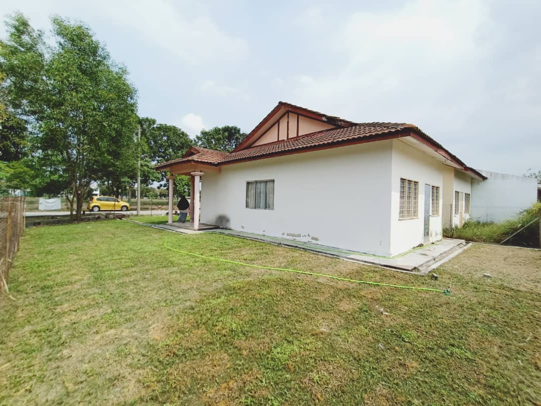 CORNER LOT, 1 STOREY HOUSE AT ALAM PERDANA - photo 3