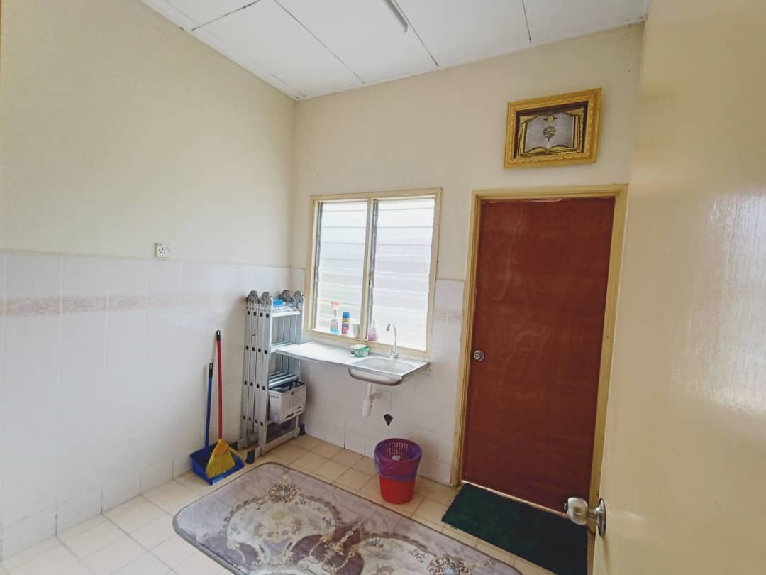 CORNER LOT, 1 STOREY HOUSE AT ALAM PERDANA - photo 6