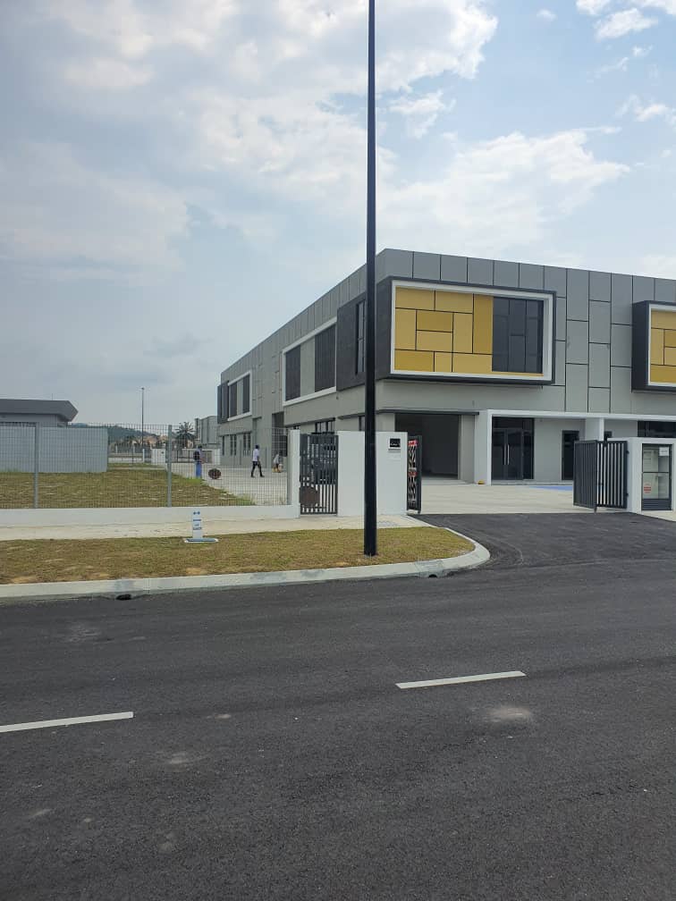 CORNER LOT PUNCAK ALAM FACTORY FOR RENT