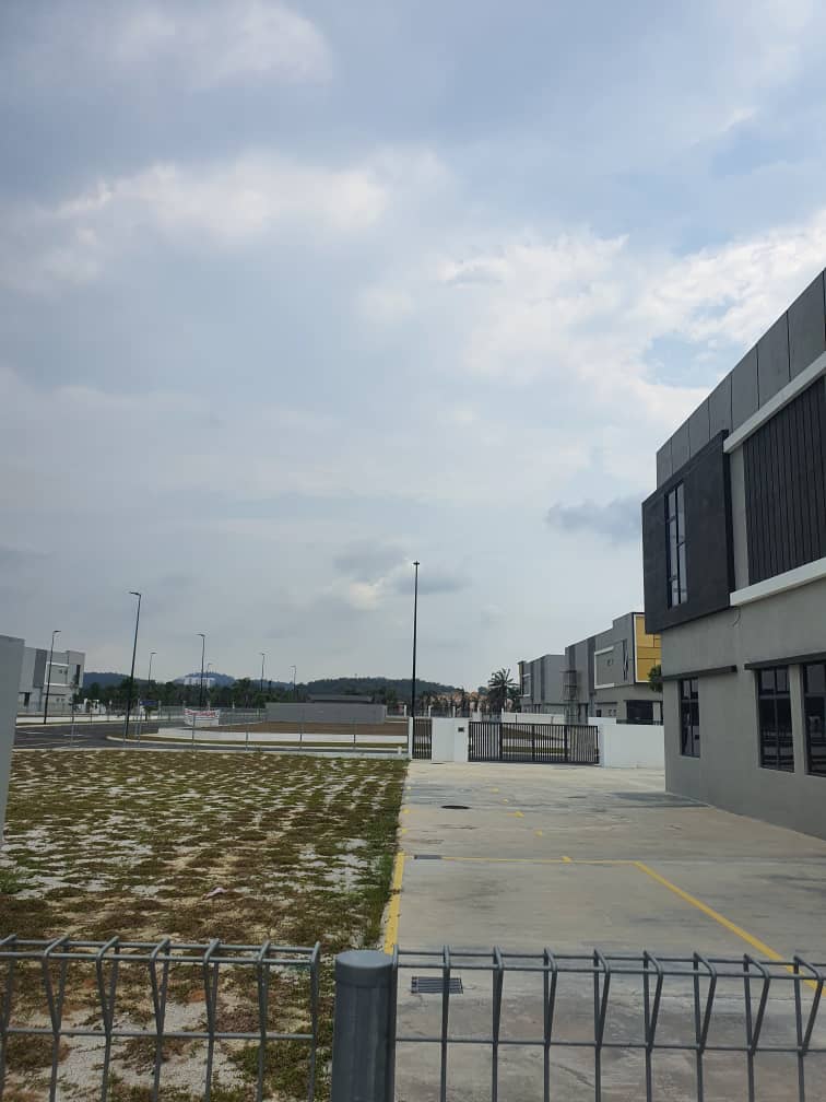 CORNER LOT PUNCAK ALAM FACTORY FOR RENT - photo 3
